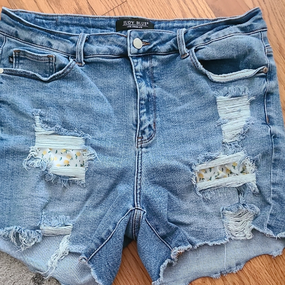 Judy Blue Women's Ripped Jean Shorts - Light Blue